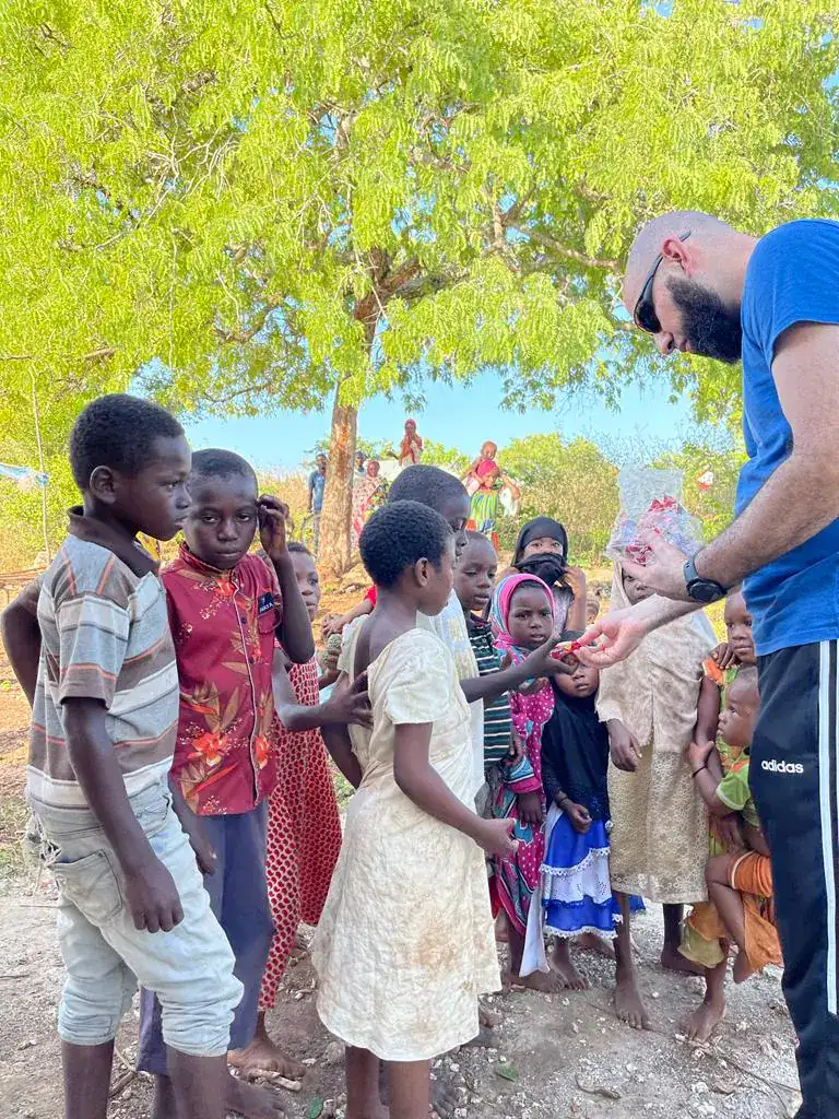 Gohar Handing out food